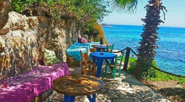 8 Super Beach Bars in Famagusta
